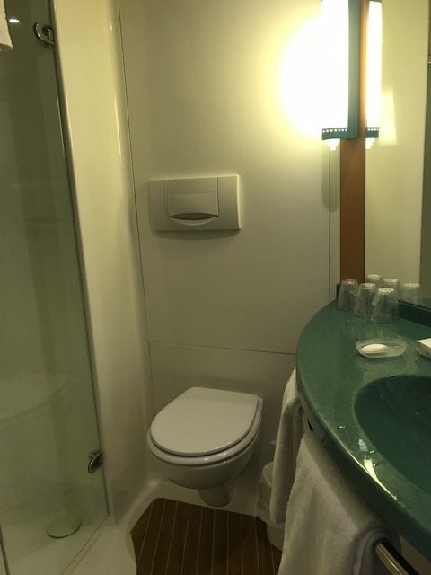 Hotel Ibis Valencia Alfafar-浴室