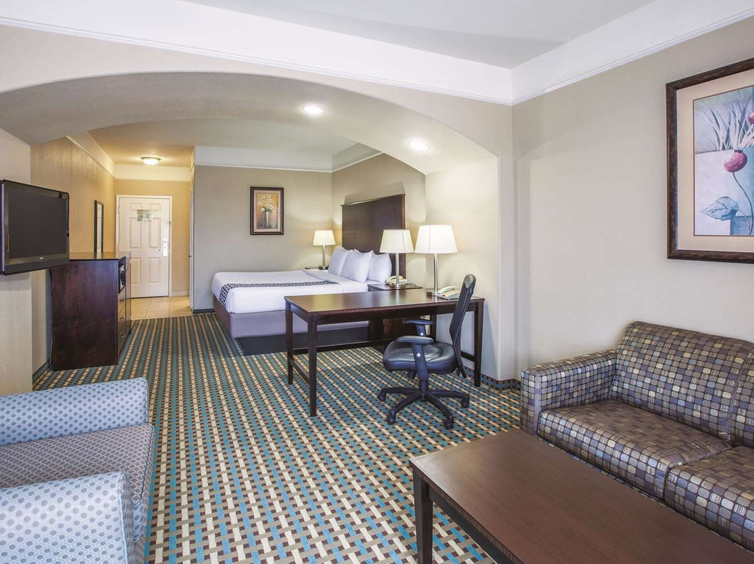 La Quinta Inn & Suites By Wyndham Bay City主图