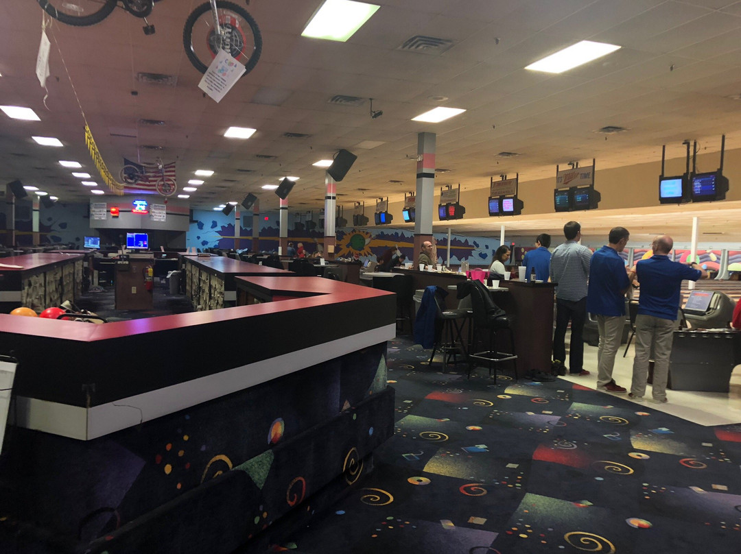 Westdale Bowling Center & Lazer Tag-锡达拉皮兹必去景点