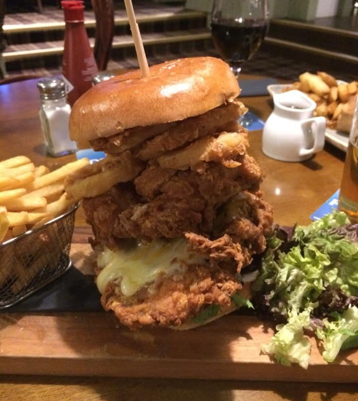 The Commodore Inn主图