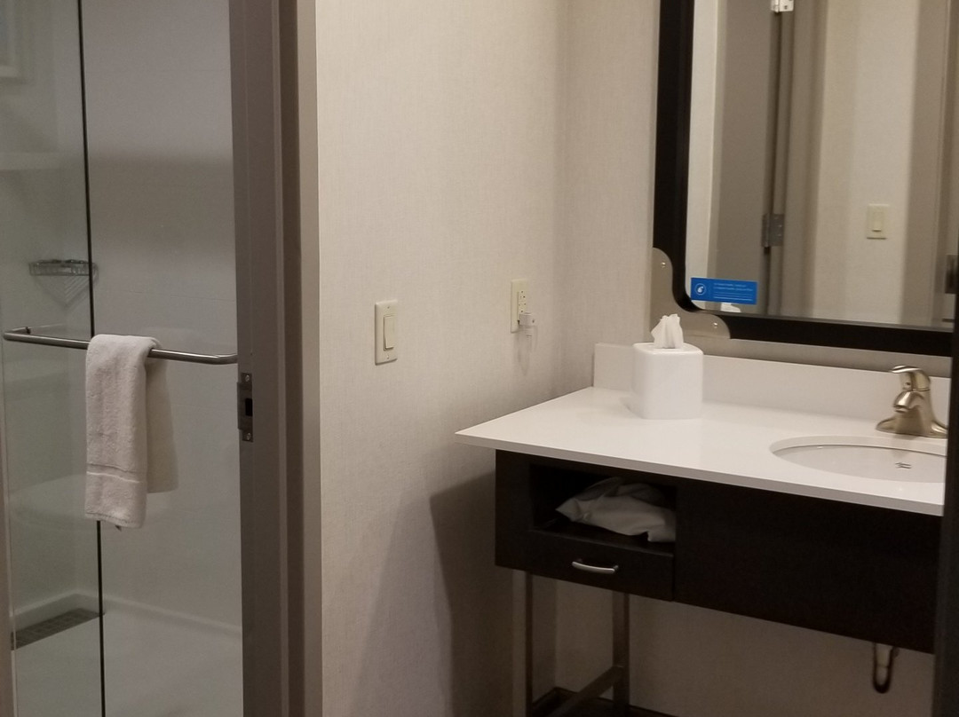 Hampton Inn & Suites Teaneck Glenpointe主图