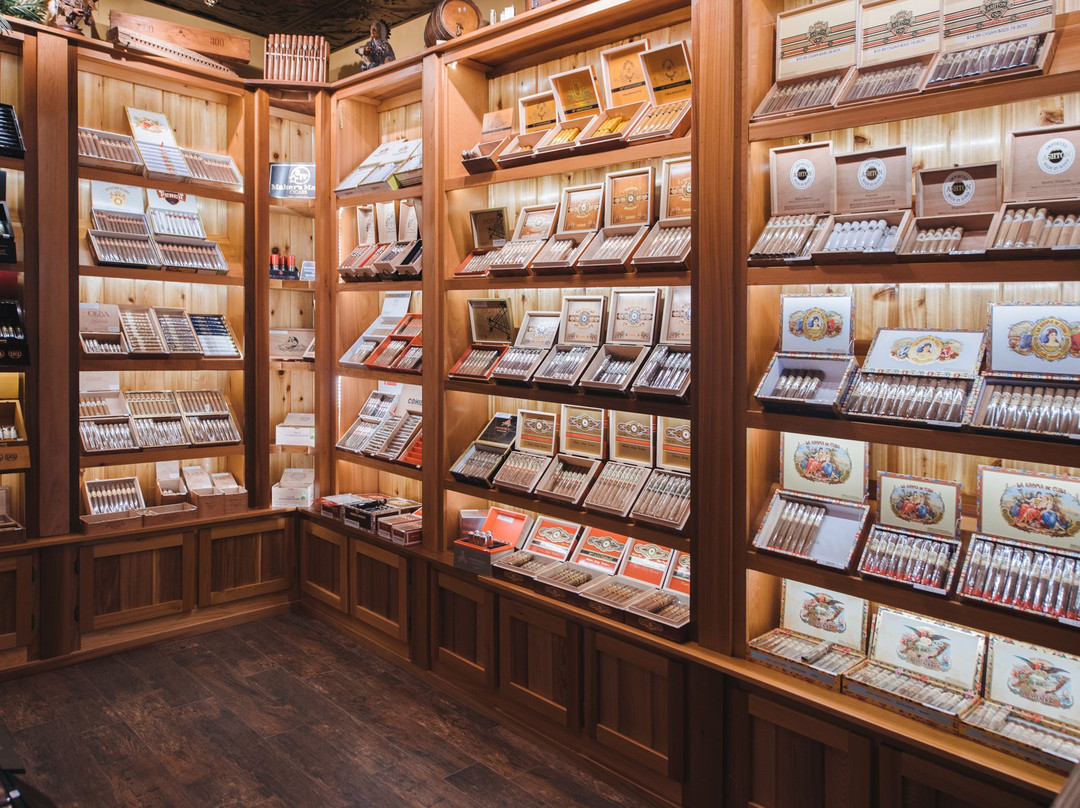 Stogies Cigars at Fort Alley景点图片