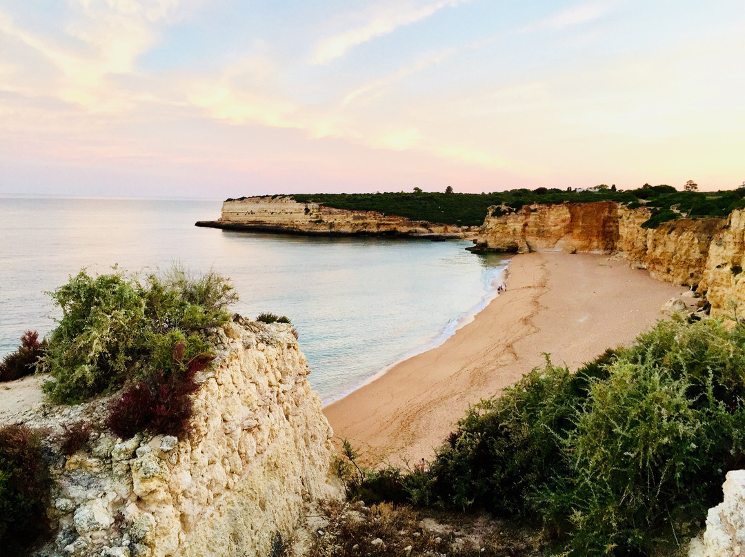 Praia da Senhora da Rocha景点图片