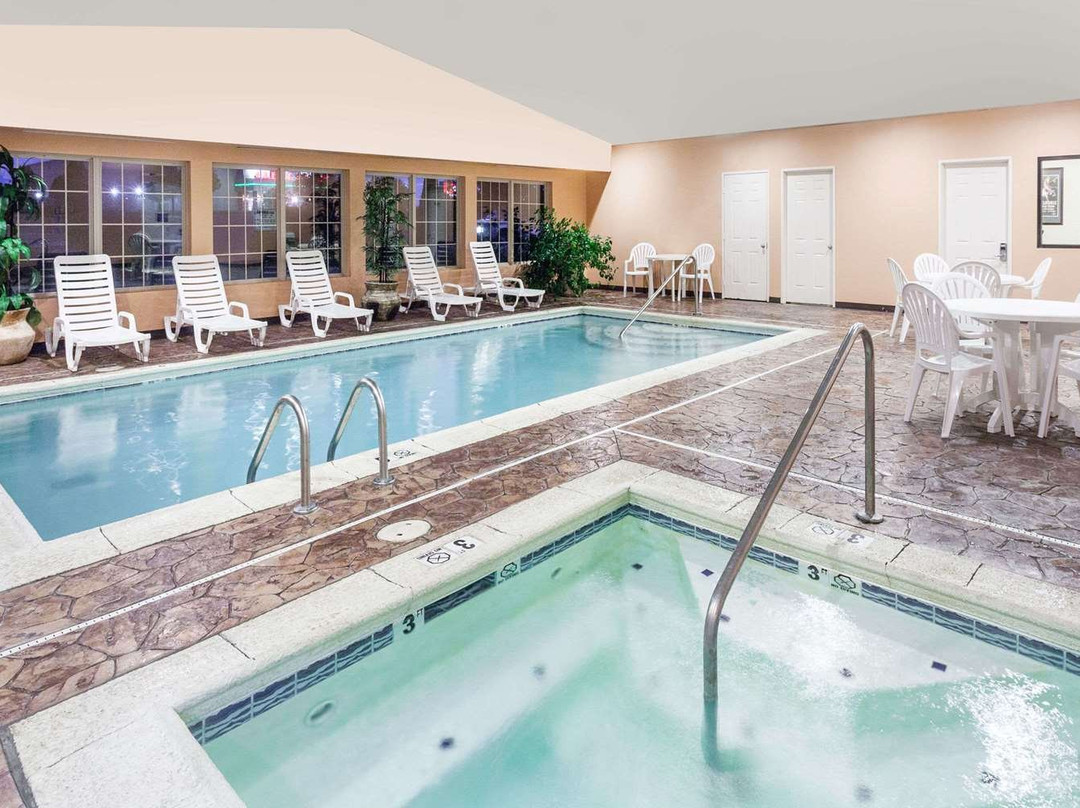 Comfort Inn & Suites主图