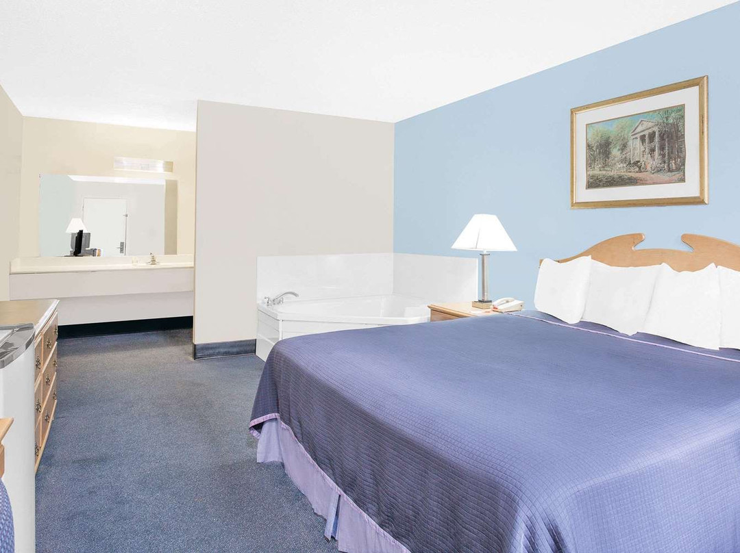 Howard Johnson by Wyndham Staunton主图