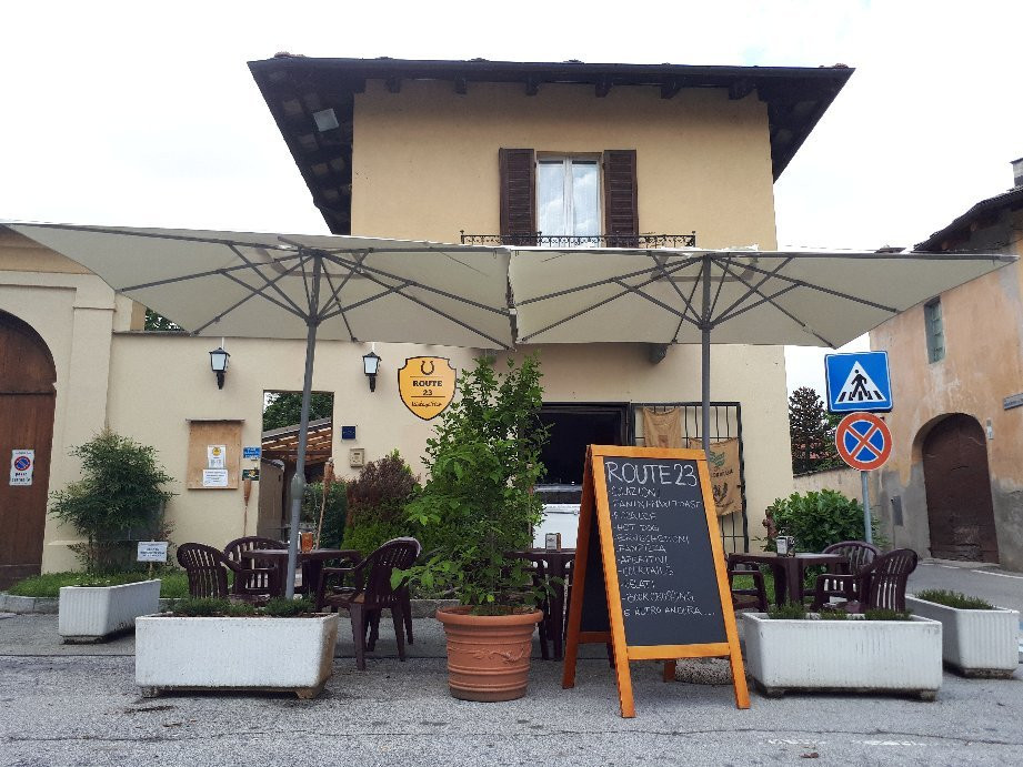 Campiglione-Fenile餐馆和美食-Route 23 Vintage Bar