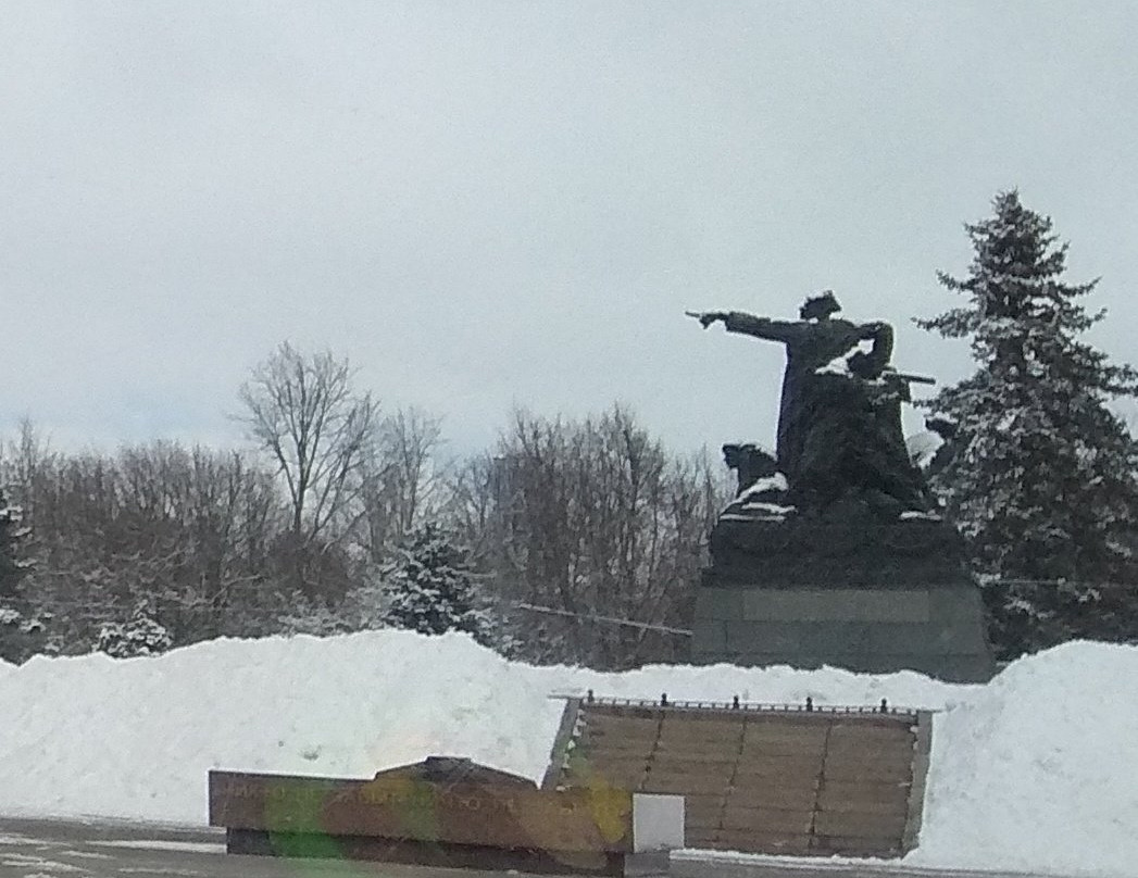 Monument to General Yefremov景点图片