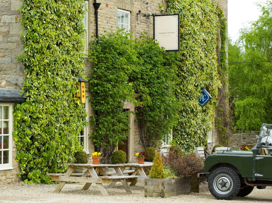 玫瑰和王冠酒店主图