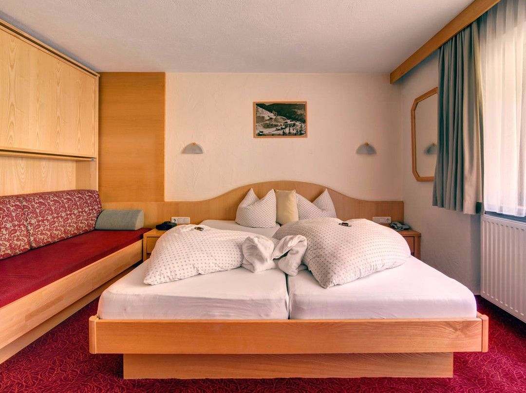 See酒店住宿-Hotel Enzian