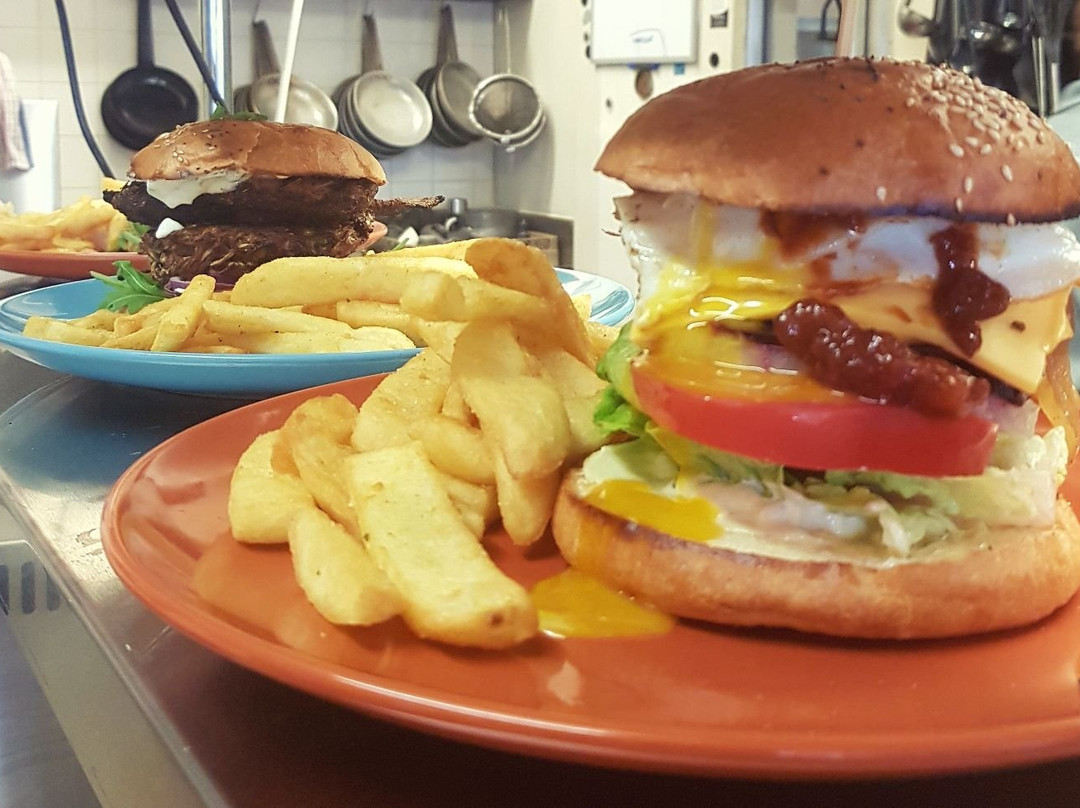 安格尔西岛餐馆和美食-Morgans Bar and Grill