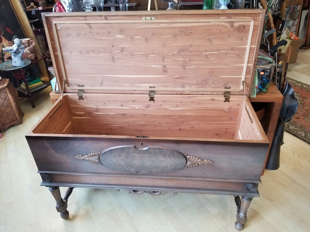 Lost and Found Antiques景点图片