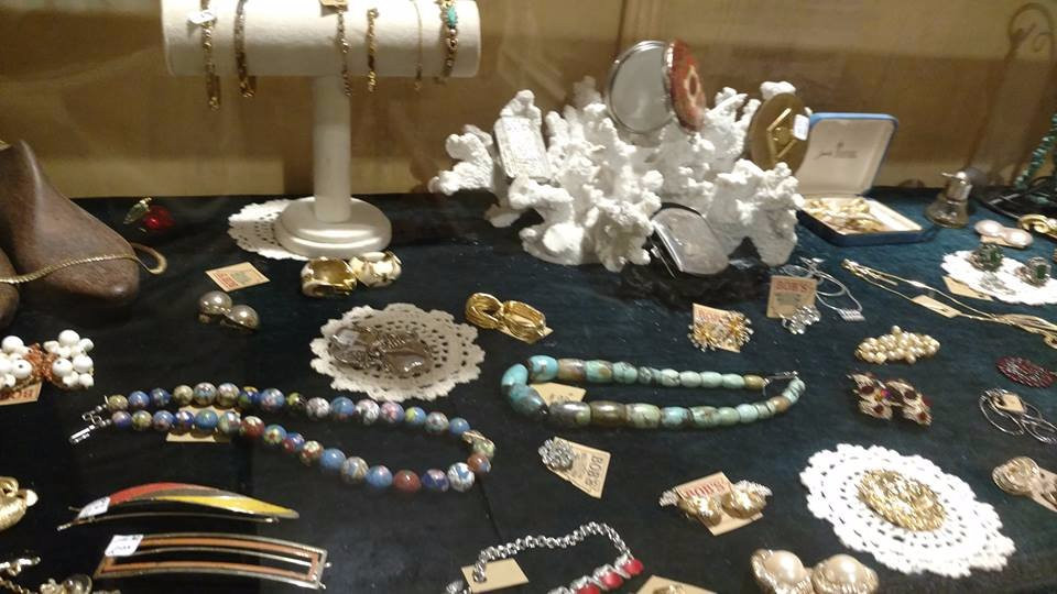 Bob's Antiques景点图片
