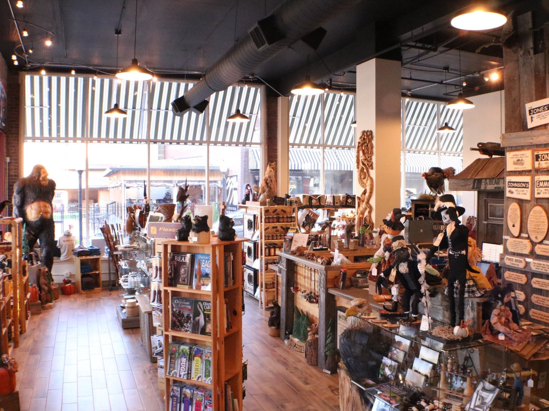 Bear Hollow Wood Carvers-French Lick必去景点