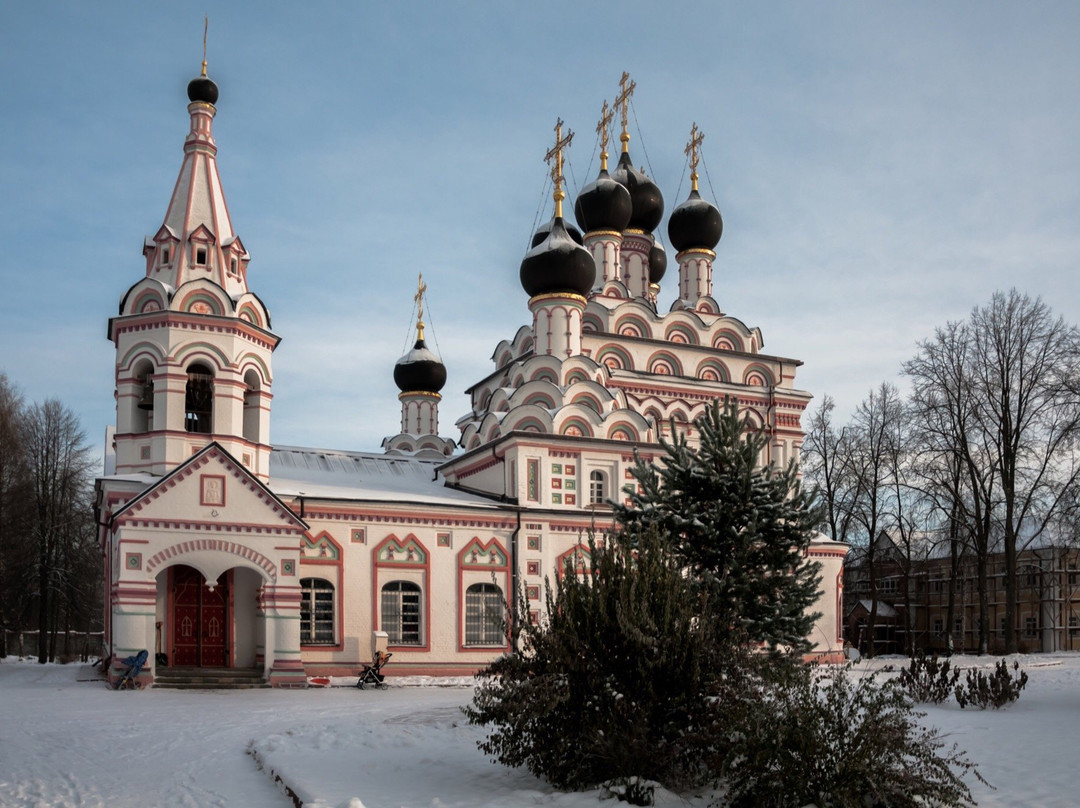 Holy Trinity Aleksandr Nevskiy Monastery景点图片