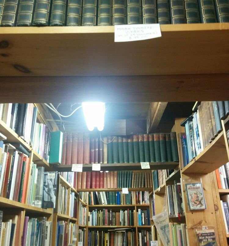 Old Number 6 Book Depot景点图片