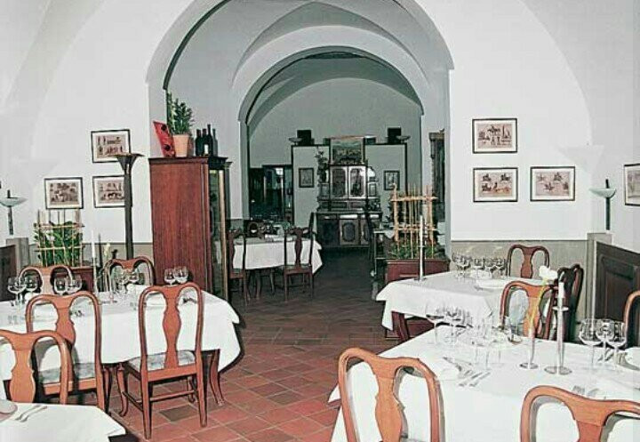 The Dobrovo Castle景点图片