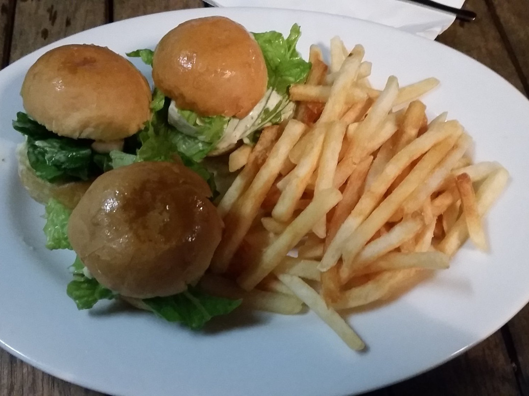 圣诞岛餐馆和美食-Golden Bosun Tavern