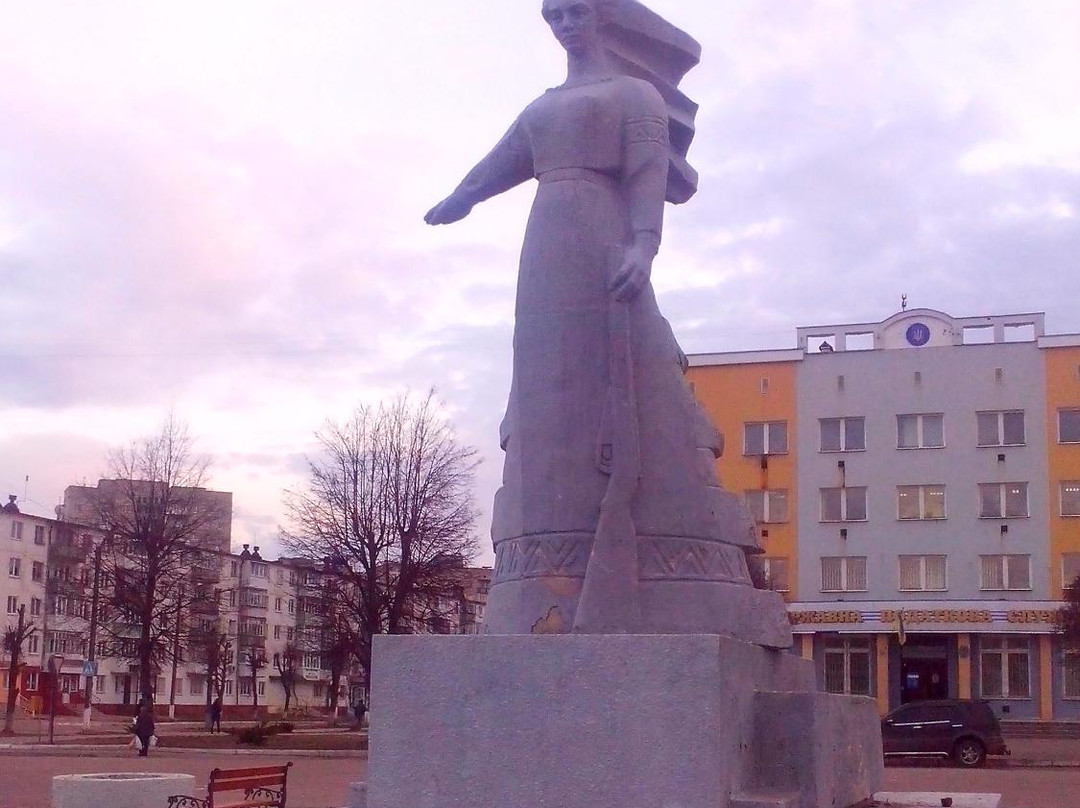 Monument Woman with a Gun-Shostka必去景点