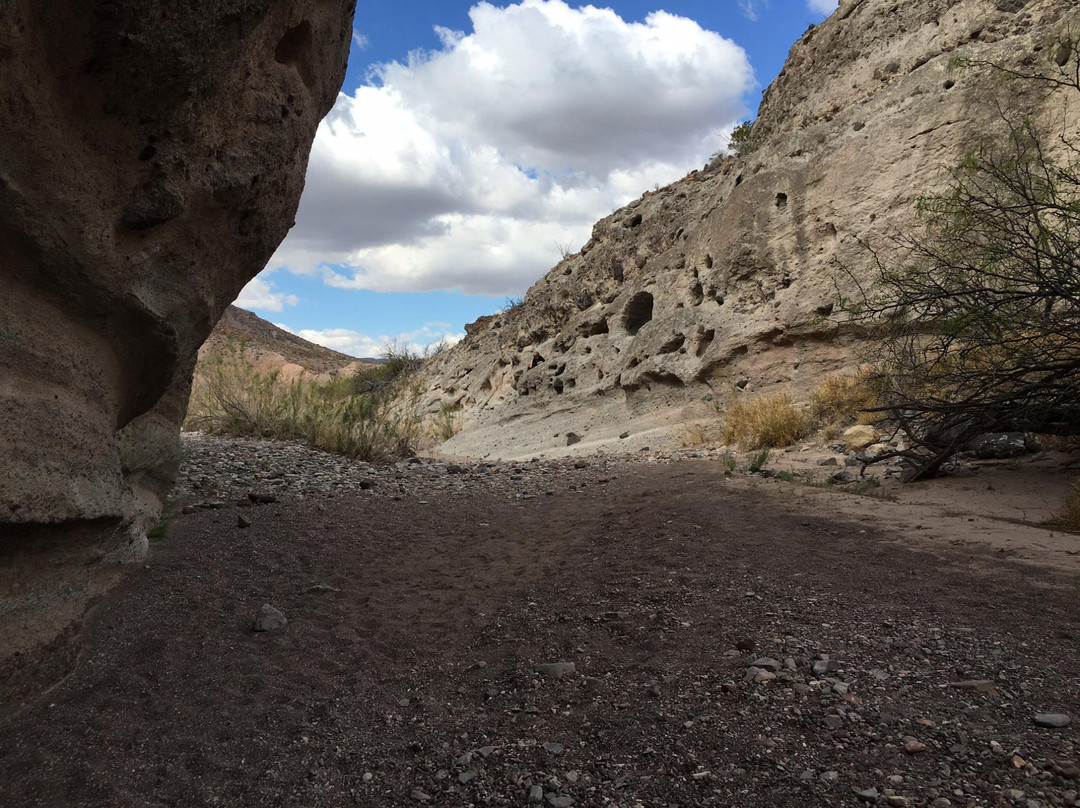 Tuff Canyon Trail景点图片