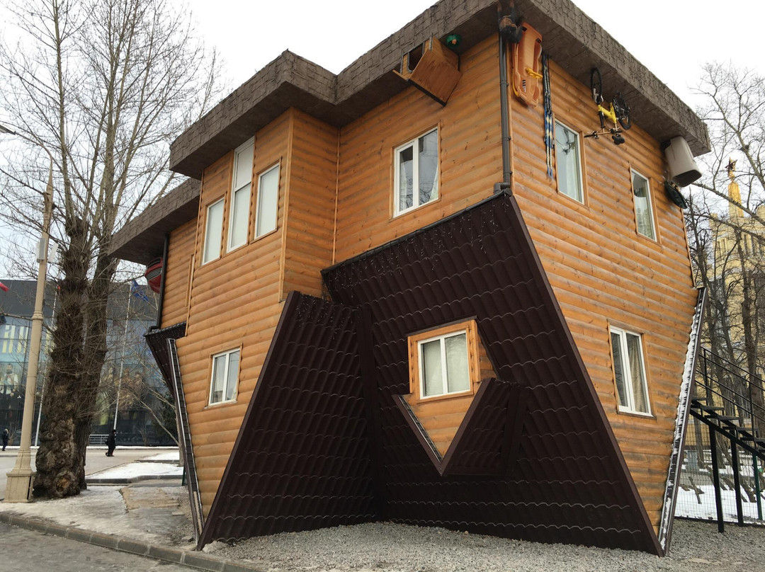 Upside Down House-莫斯科必去景点