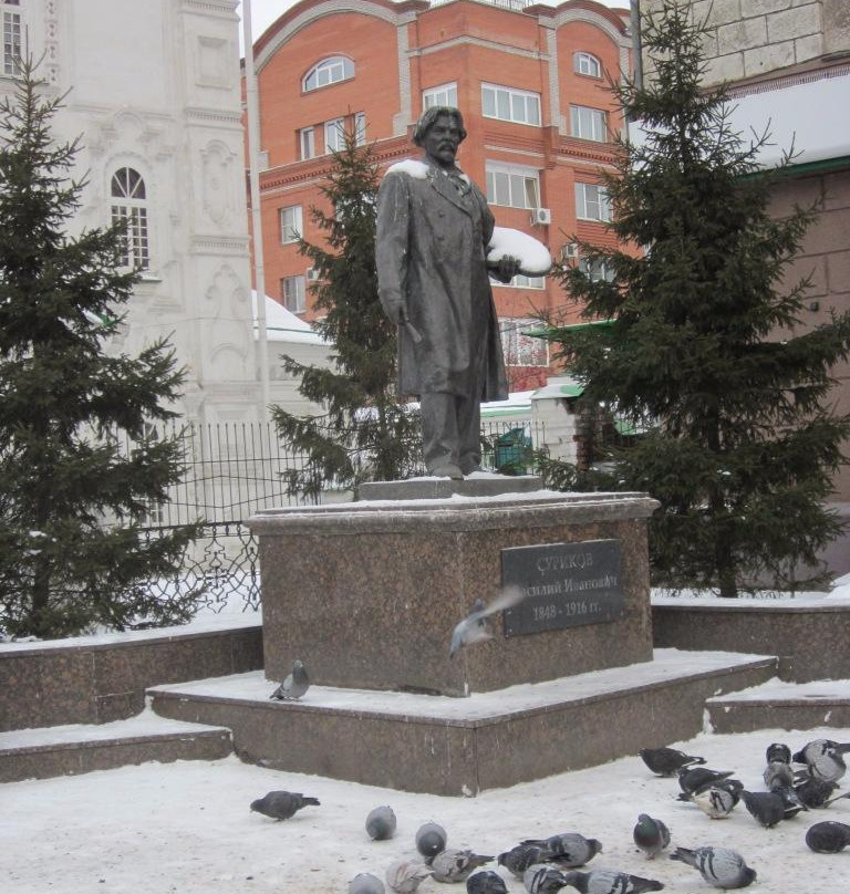 V.I. Surikov Monument景点图片