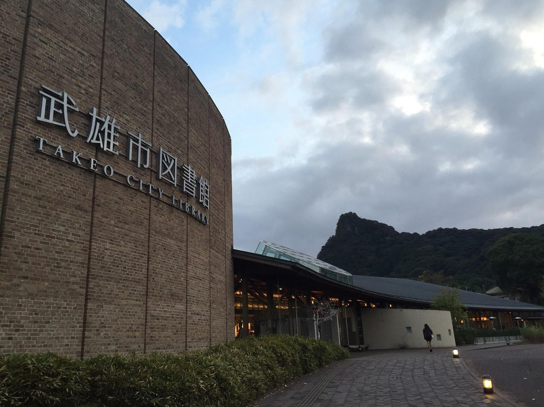 武雄市餐馆和美食-Starbucks Coffee Tsutaya Shoten Takeo Library