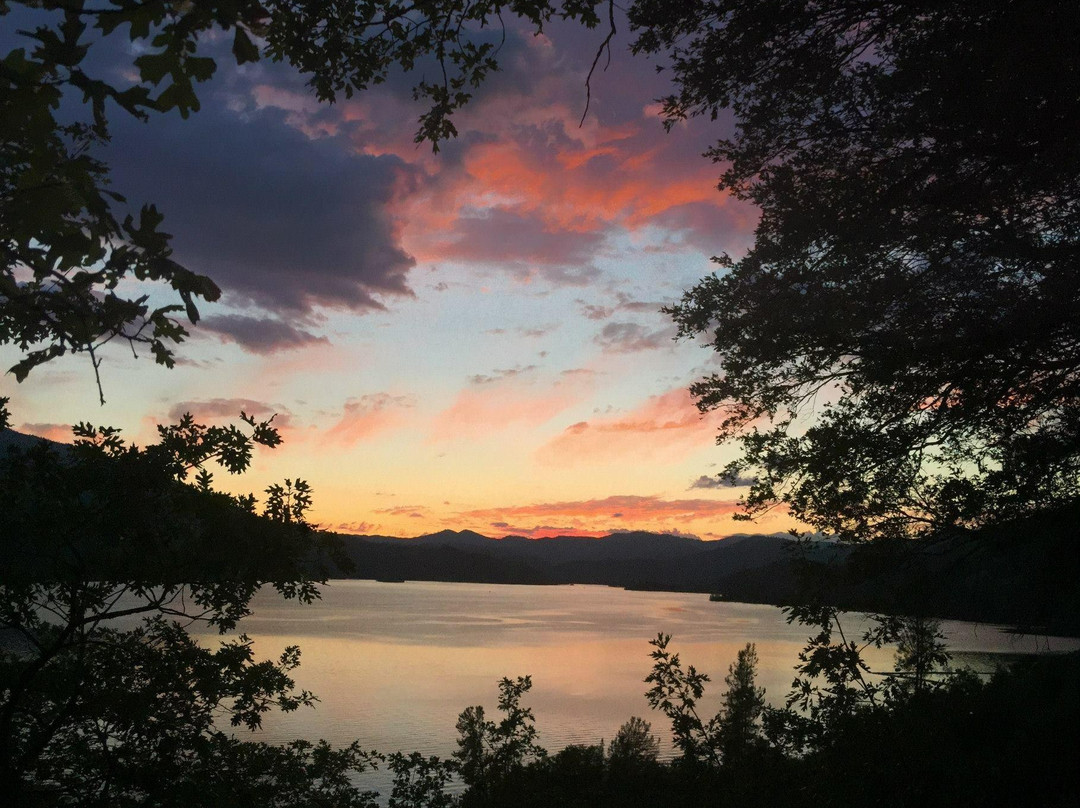 Whiskeytown Lake景点图片