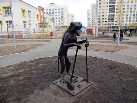 Monument to The Dog Cleaning After Itself-叶卡捷琳堡必去景点