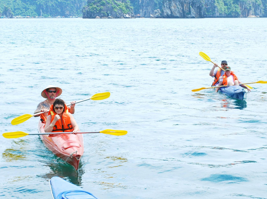 Cua Van Floating Village-下龙湾必去景点