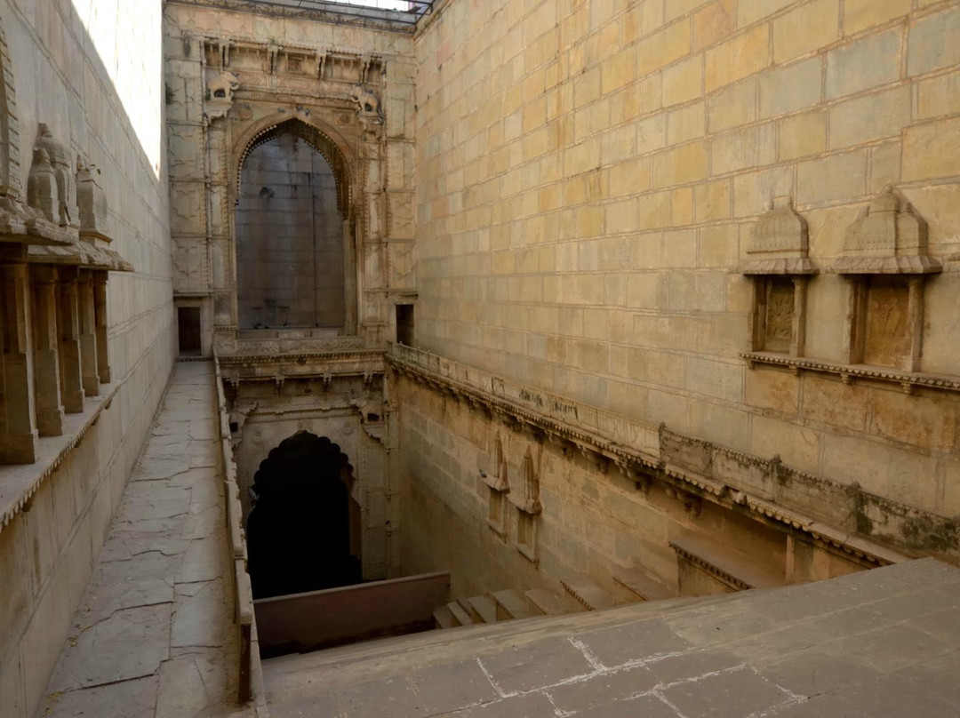 Raniji Ki Baoli-科塔必去景点