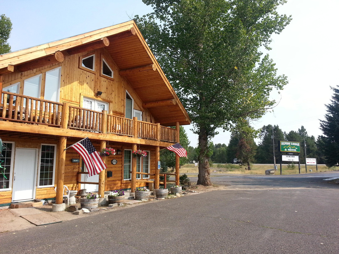 Alpine Lodge and RV主图