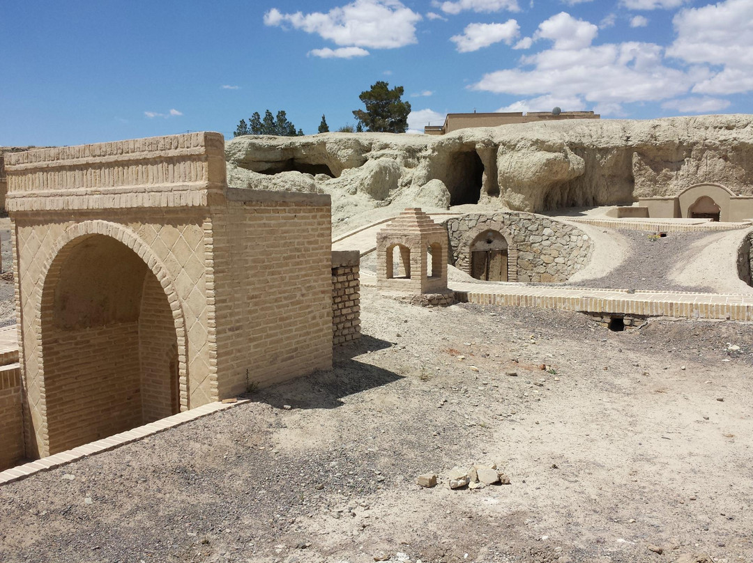 Underground manmade caves景点图片