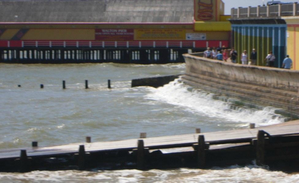 Walton On The Naze beach景点图片