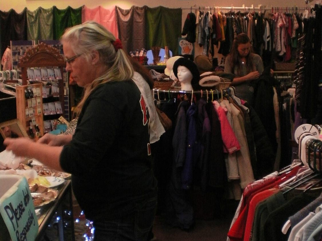 Clothespins Consignment Boutique-Dover必去景点