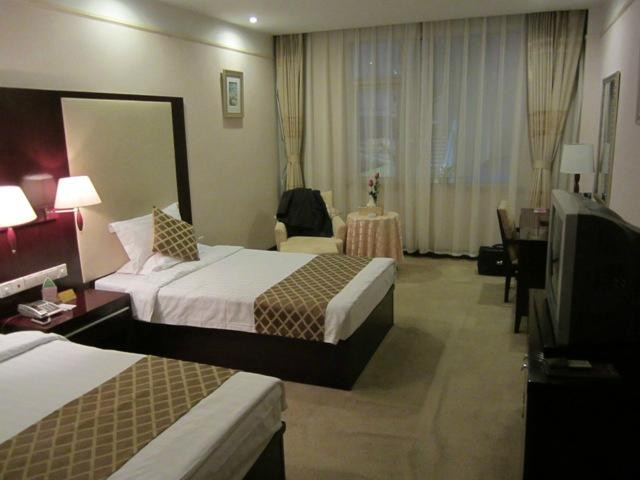 秋临大酒店主图