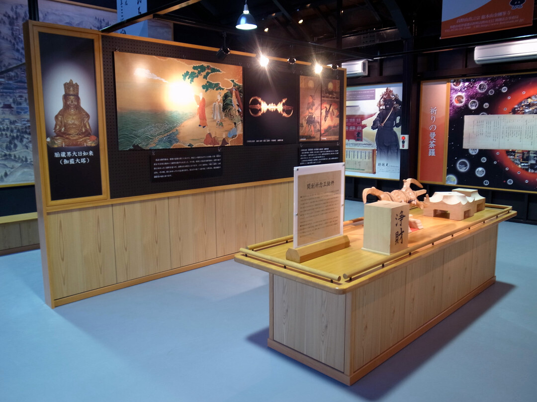 Garan Chumon Saiken Koji Sagyokan-高野町必去景点