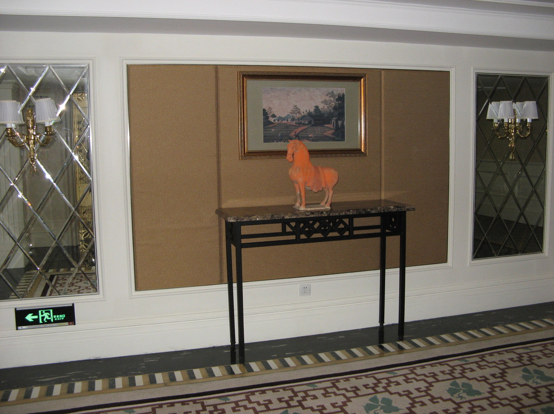 熹龙国际大酒店主图