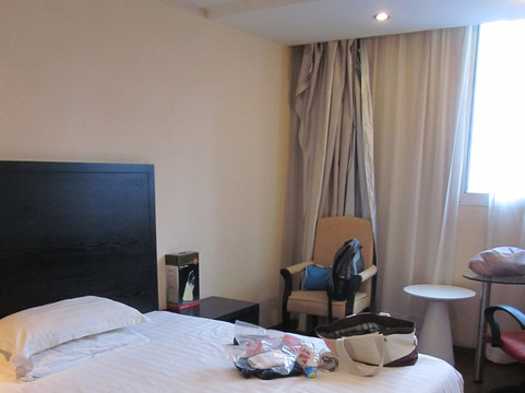 如家精选酒店(上海亚新广场长寿路地铁站店)主图