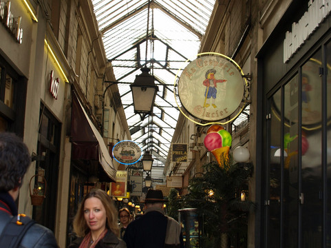 全景拱廊街-巴黎必去景点