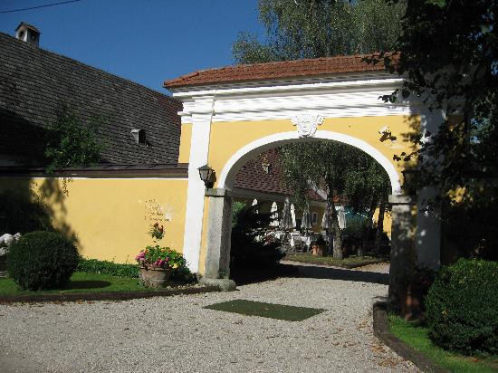 Schloss Muehldorf主图