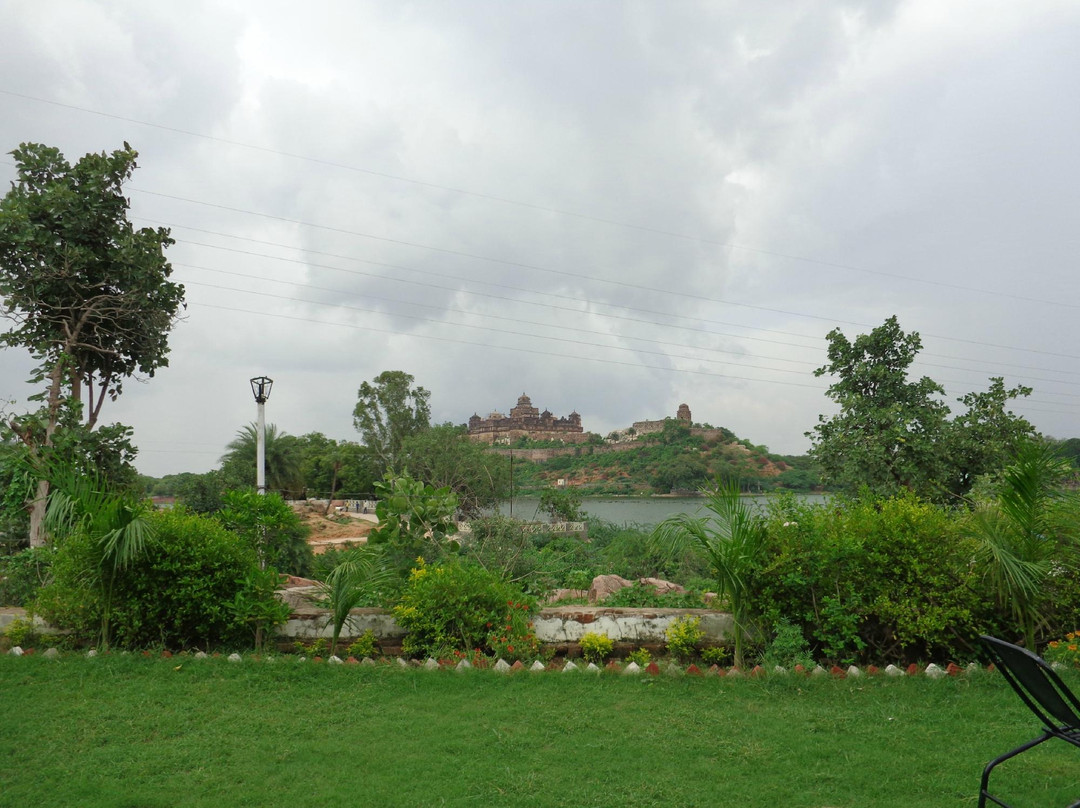 Konch酒店住宿-Tourist Motel Datia