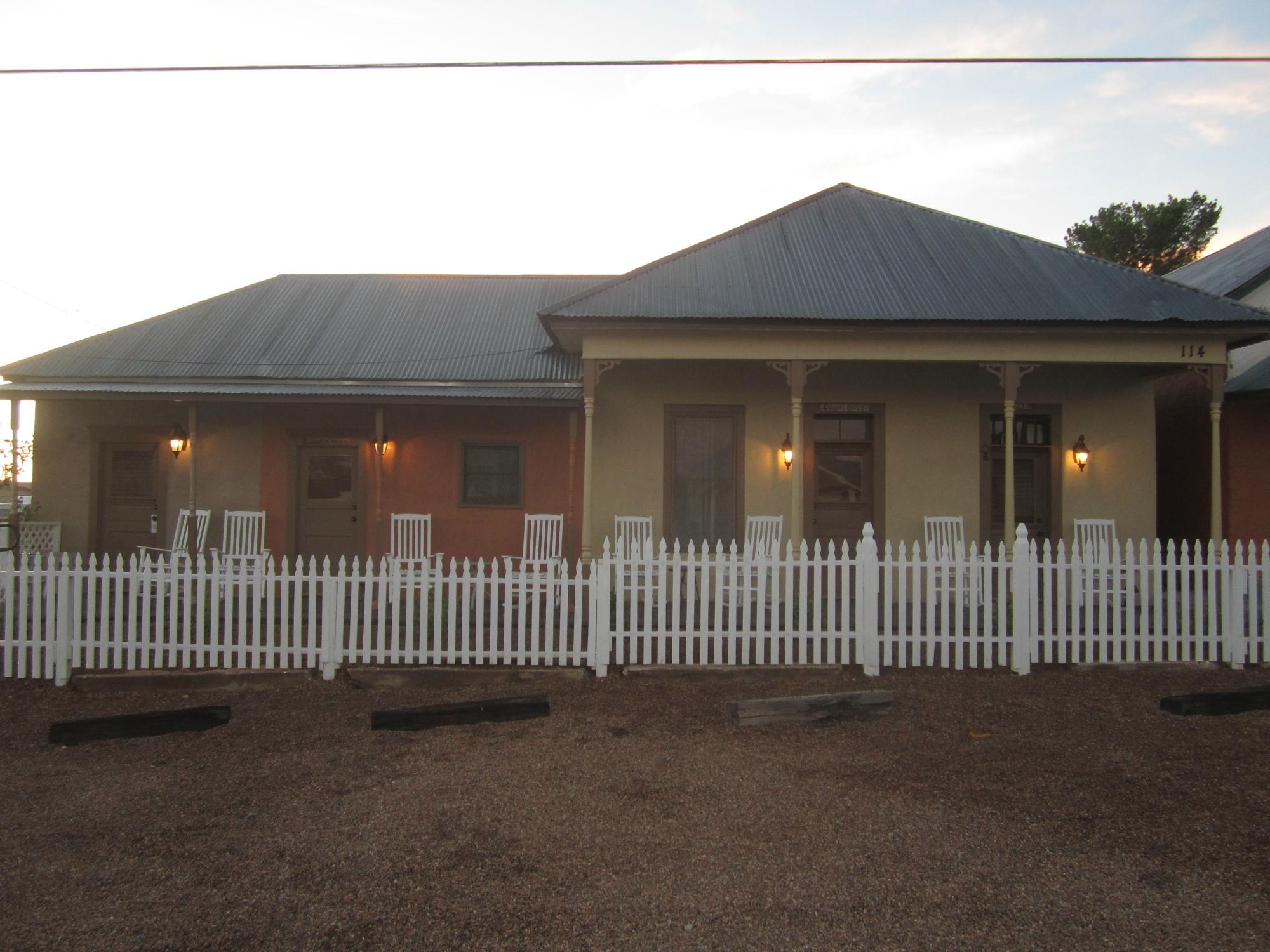 Tombstone Boarding House Inn-官方
