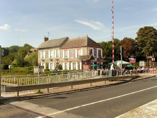 Pegasus Bridge景点图片