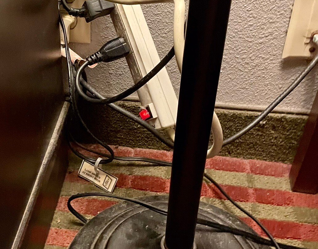 兰普莱特套房酒店主图