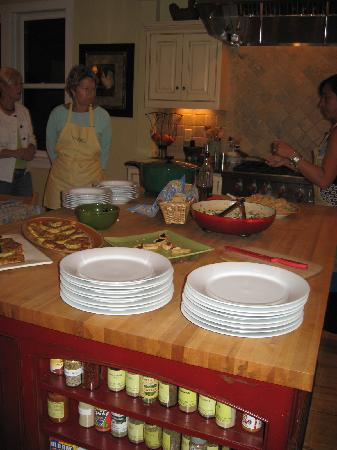 Savory Spoon Cooking School-Ellison Bay必去景点