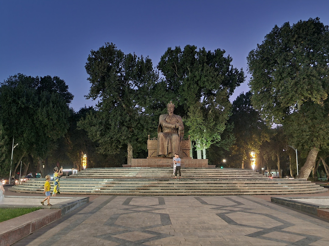 Statue of Amir Temur景点图片