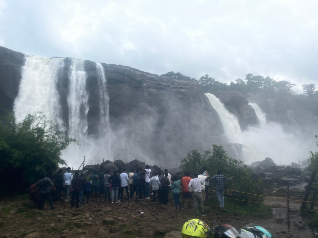 Vazhachal Falls景点图片