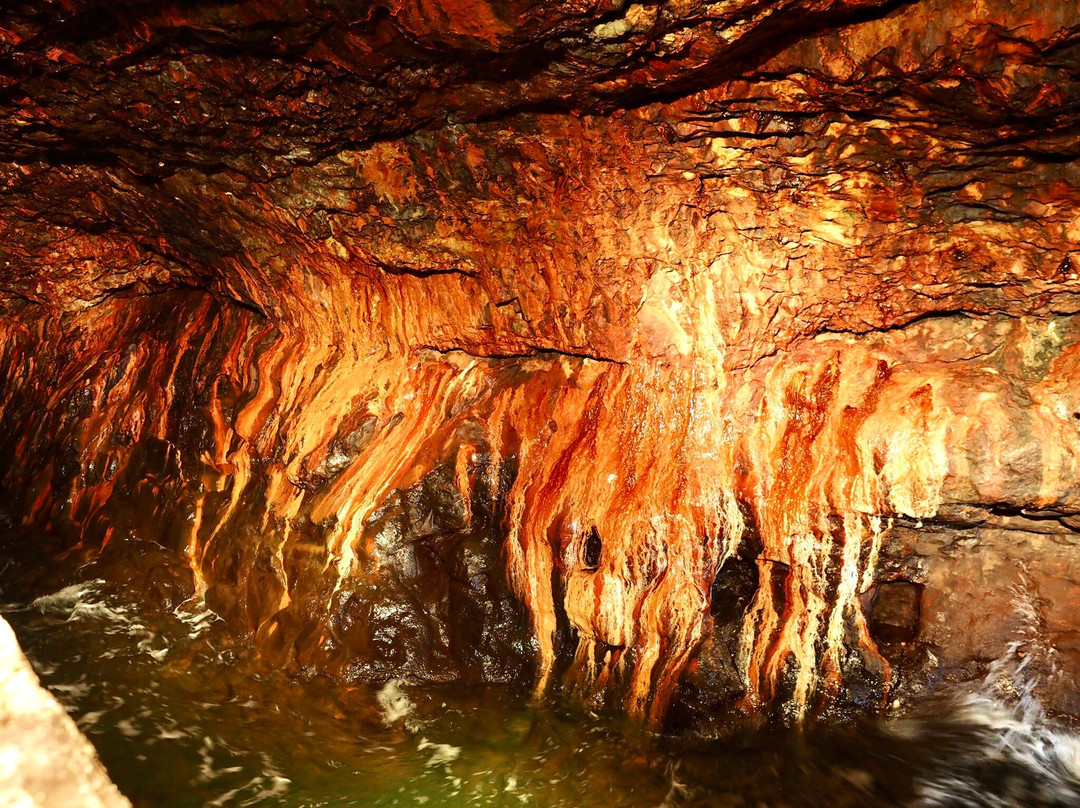 Sandanbeki Cave-白滨町必去景点