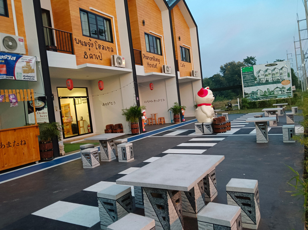 Phanomrung Hostel & Linn Chan Cafe