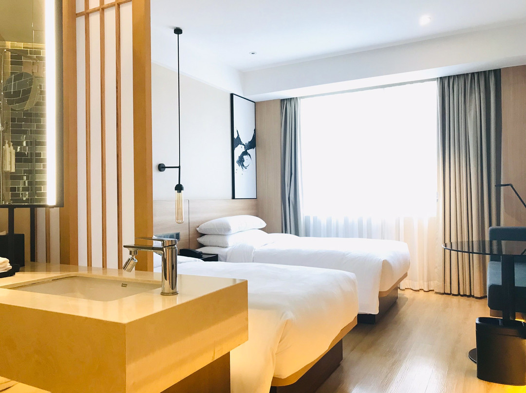 上海浦东中心万枫酒店主图